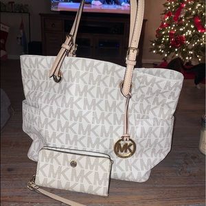 Michael Kors Purse and Wallet/Wristlet